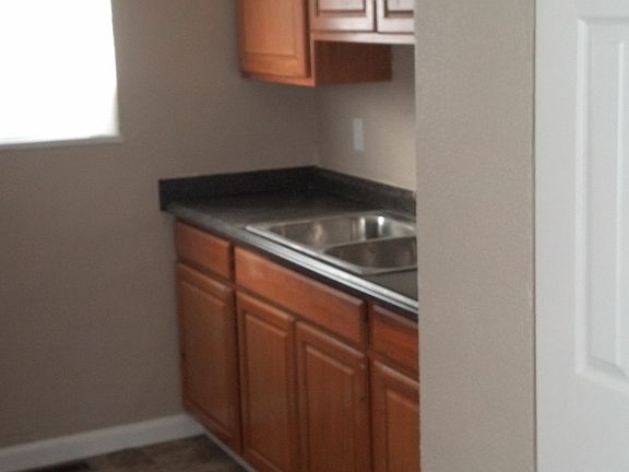 3rd image of 1284 Deeds Ave