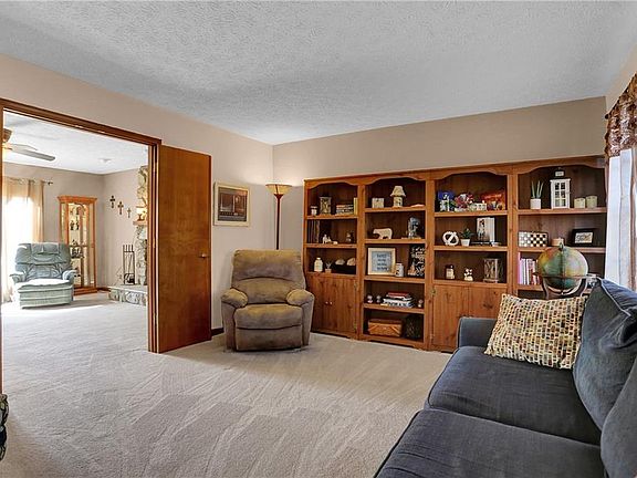 5th image of 1015 Lakewood South Dr