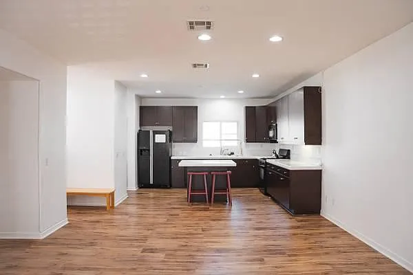 1 bed, 2902 sqft, $1,100 — Photo 4