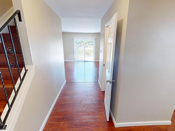 5th image of 826 Holly Dr