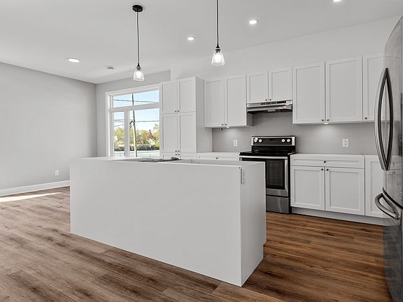 5th image of 144 Montfort St #A