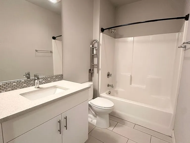 436 NE Stafford St #9 — Photo 7