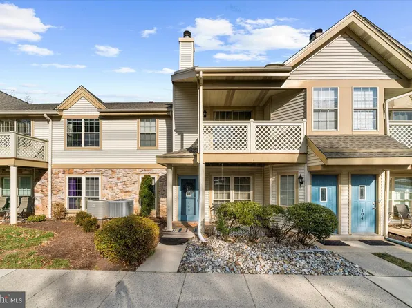 105 Foxmeadow Dr #105, Royersford, PA 19468