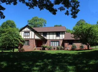 2412 Rivermont Dr, Kingsport, TN 37660