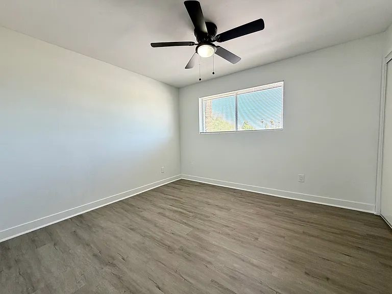 901 E Claremont St #5 — Photo 6