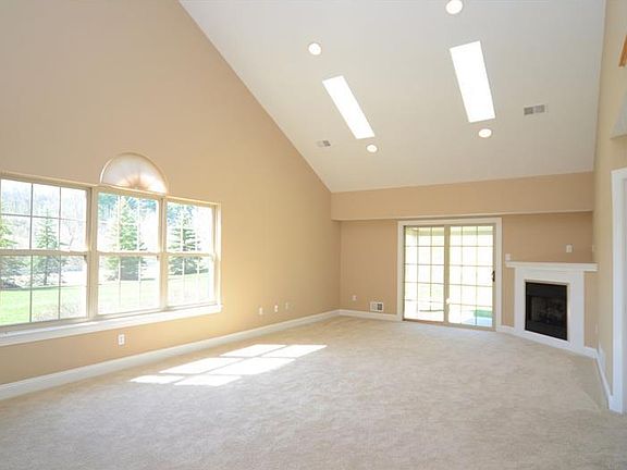 4th image of 101 Manor Dr