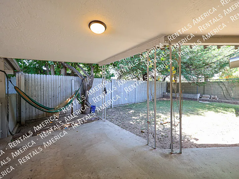 708 E 2nd St — Photo 23