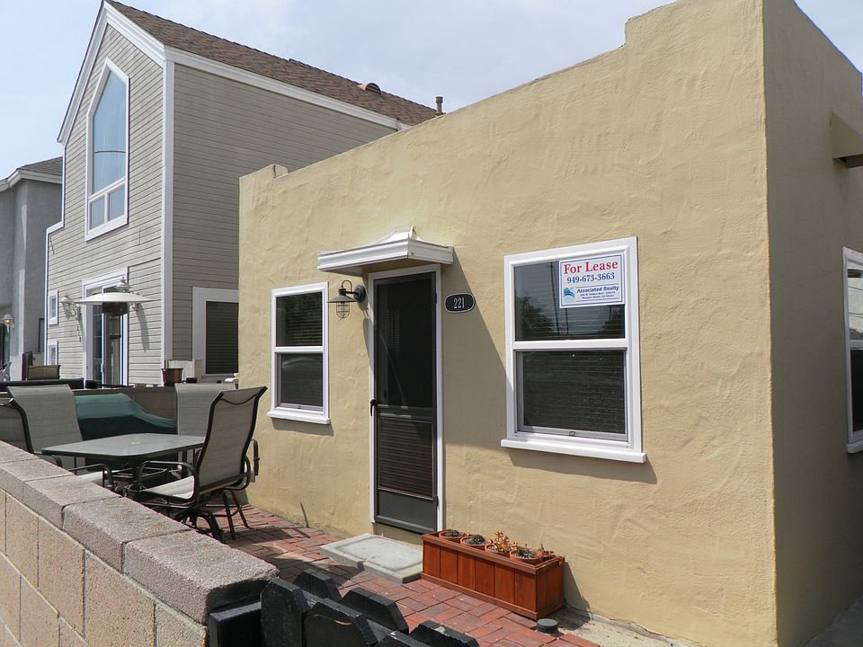 1st image of 221 32nd St