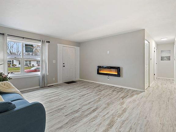 3rd image of 3717 Lombardy Pl