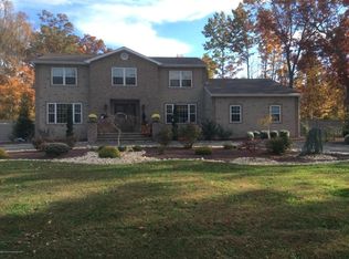 3 Hapenny Dr, Manalapan, NJ 07726