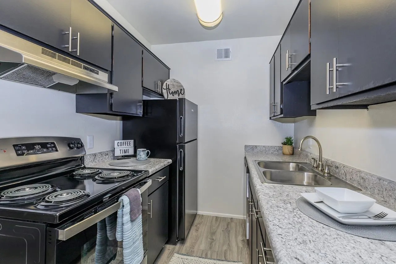 Fox Point Apartments — Photo 2
