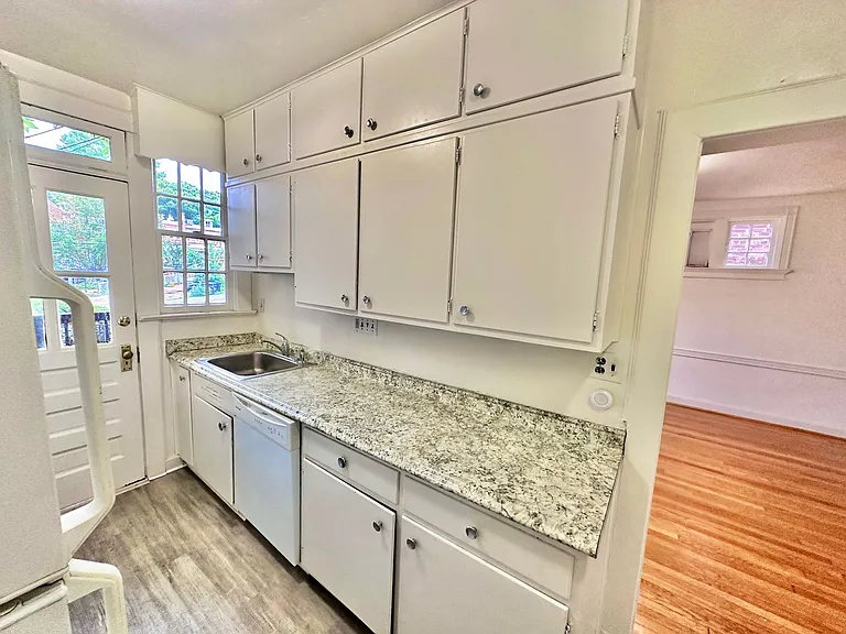 4422 Greenwich Pkwy NW — Photo 16