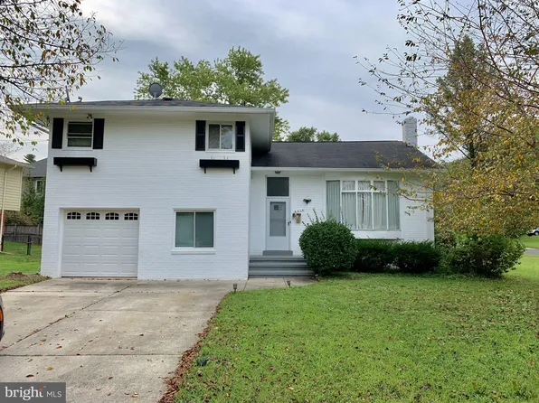 6414 Wilson Ln, Bethesda, MD 20817
