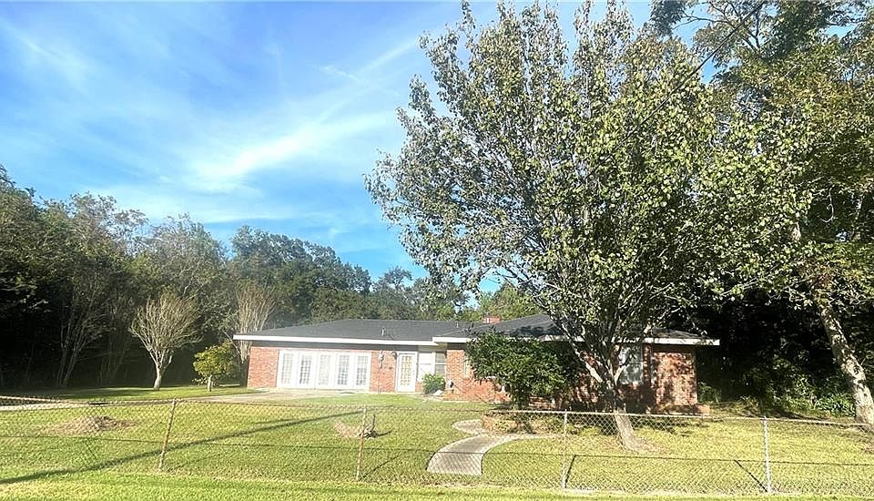 1st image of 10100 Willow Dr