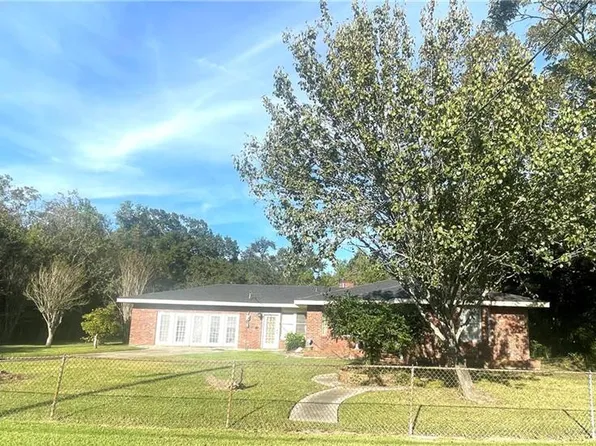 10100 Willow Dr, New Orleans, LA 70131