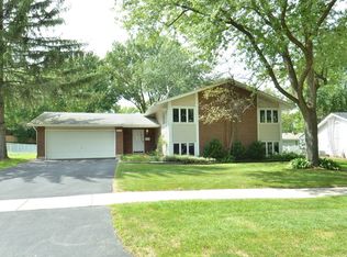2724 Kincaid Dr, Woodridge, IL 60517