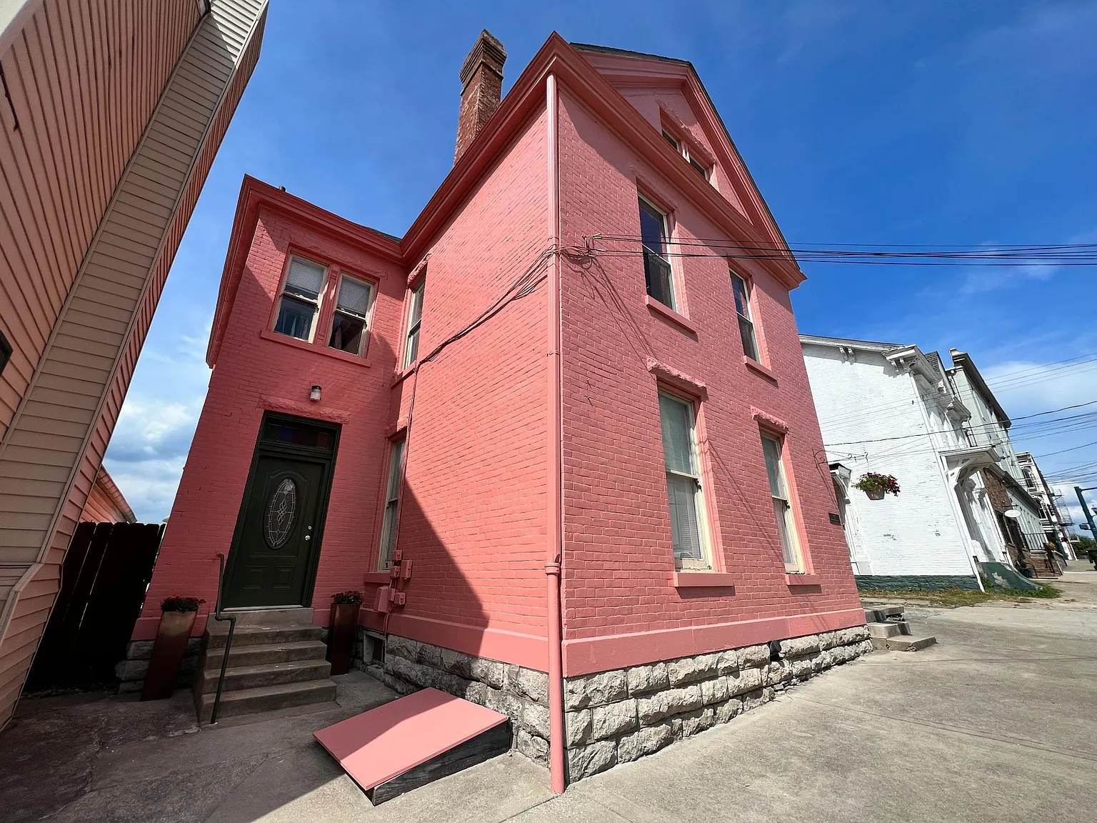 115 S Hamilton St — Photo 2