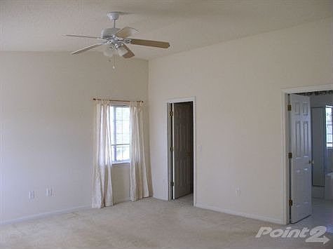 Bright, large master bedroom w/vaulted ceiling.
