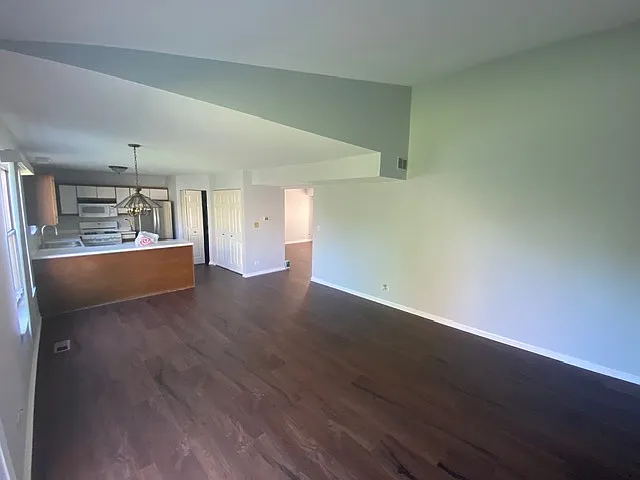 209 N Southport Rd — Photo 8