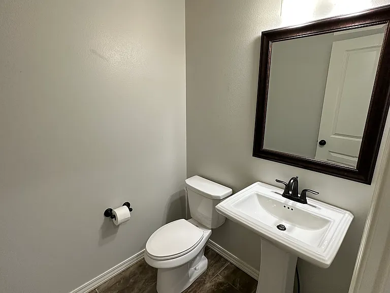 809 E Romeo Ct — Photo 10