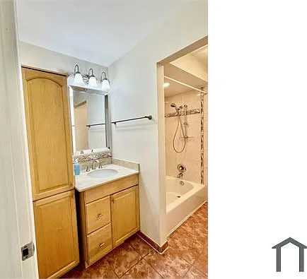 16W520 Lake Dr #207 — Photo 9