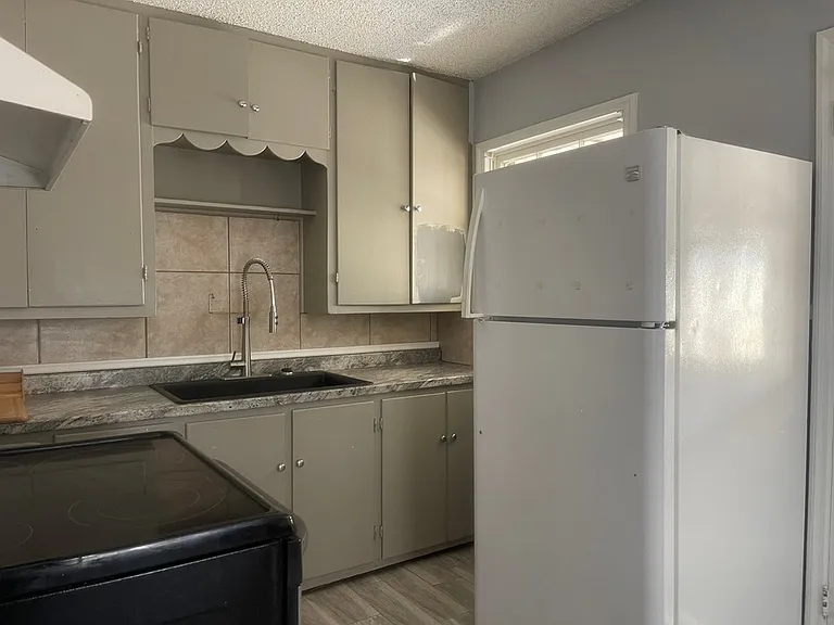 2605 W Washington Ave — Photo 7