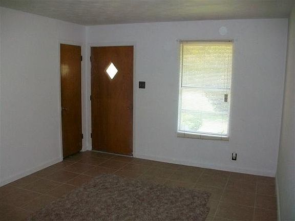 5th image of 340 Clemmons St