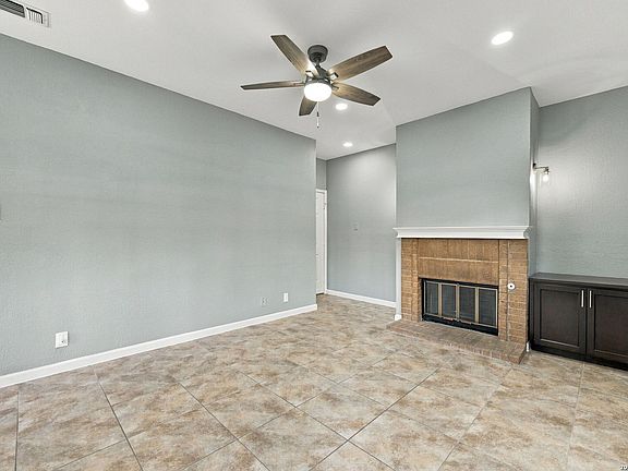 4th image of 8633 DATAPOINT DR #213