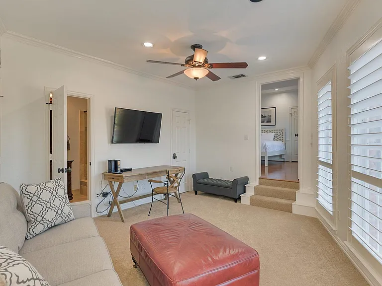 904 Tiffany Ln — Photo 41