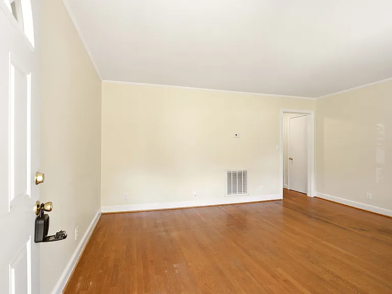 3019 Longleaf Rd — Photo 2