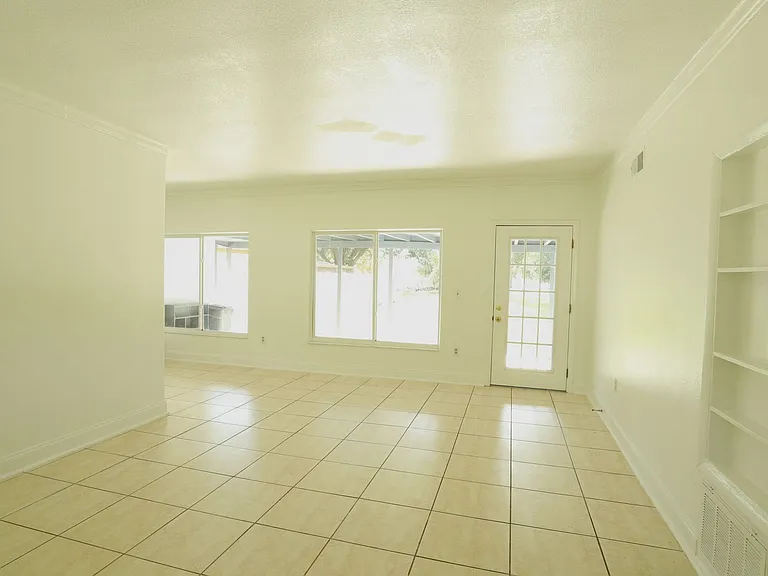 121 S Triplet Lake Dr — Photo 4