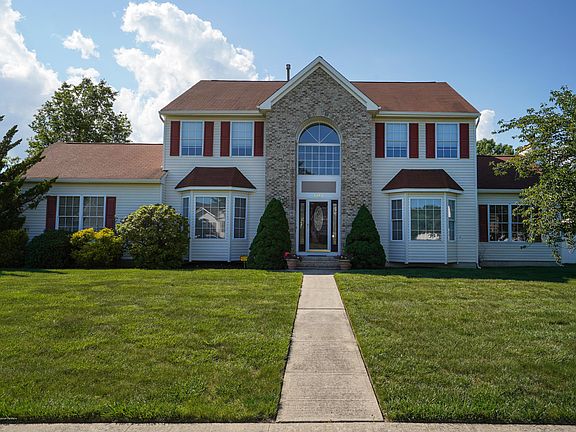 3rd image of 1142 Satinwood Ln