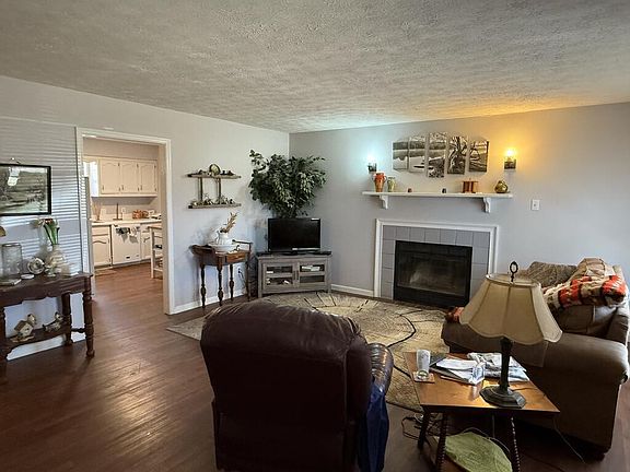2nd image of 762 Spring Valley Rd
