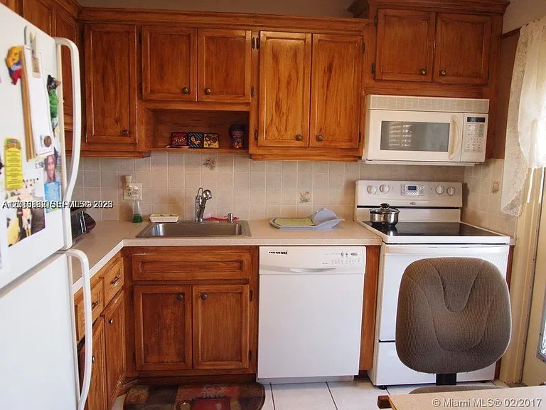 950 Hillcrest Dr #503 — Photo 8