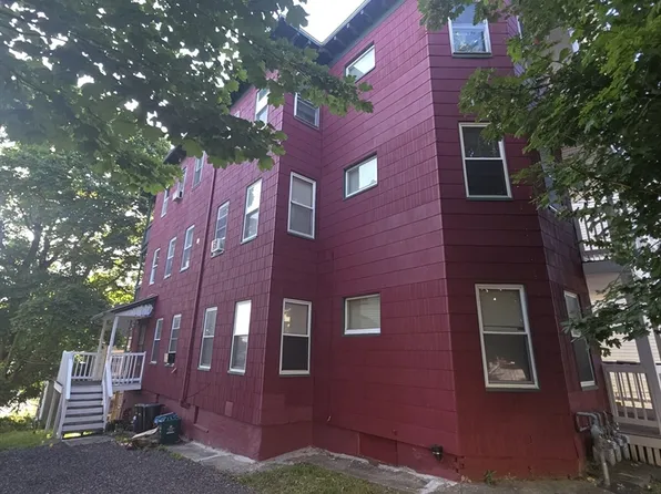 18 Elizabeth St, Worcester, MA 01605