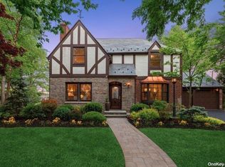 108 Meadow St, Garden City, NY 11530