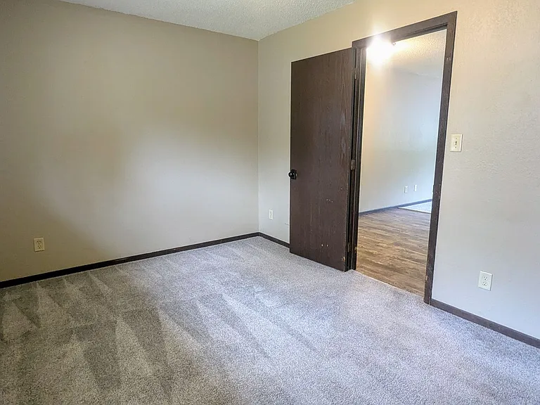 1419 Case Ave East — Photo 6