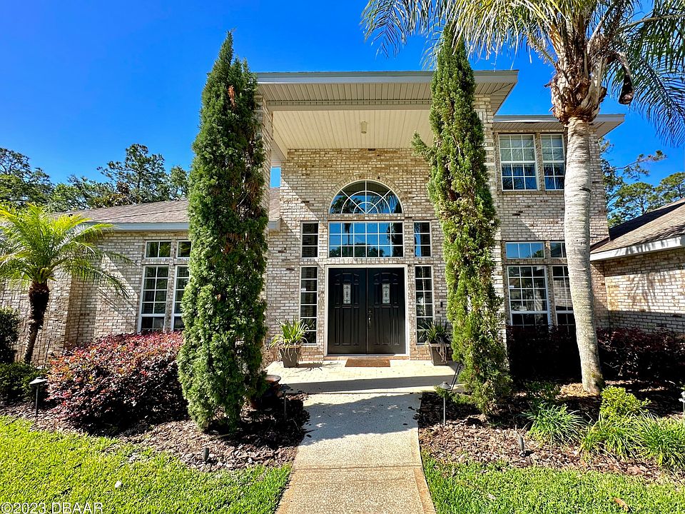 1st image of 17 Crescent Lake Way