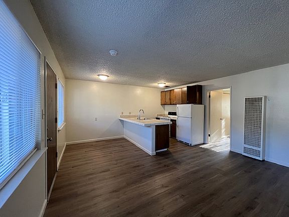 4th image of 1200 Magnolia Ave E