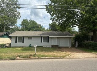 902 E Stone St, Brenham, TX 77833