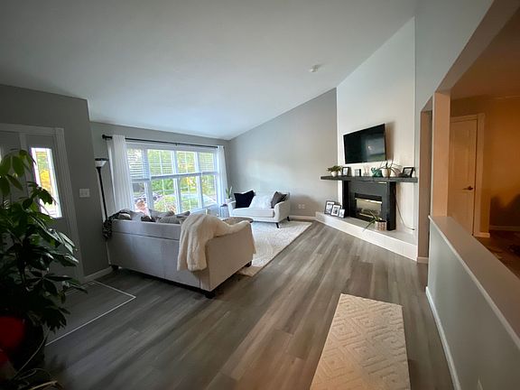 For Rent: $1,800 (3 bedroom, 2 bathrooms)
