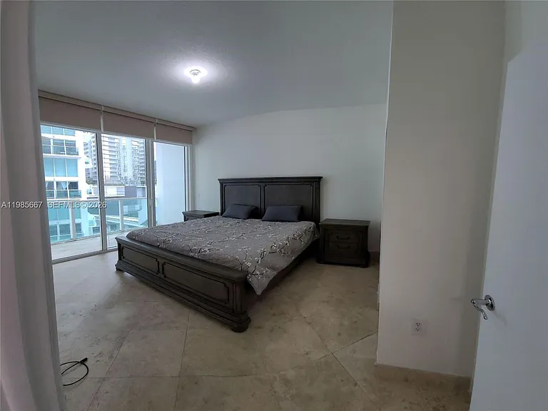 31 SE 5th St #1110 — Photo 14