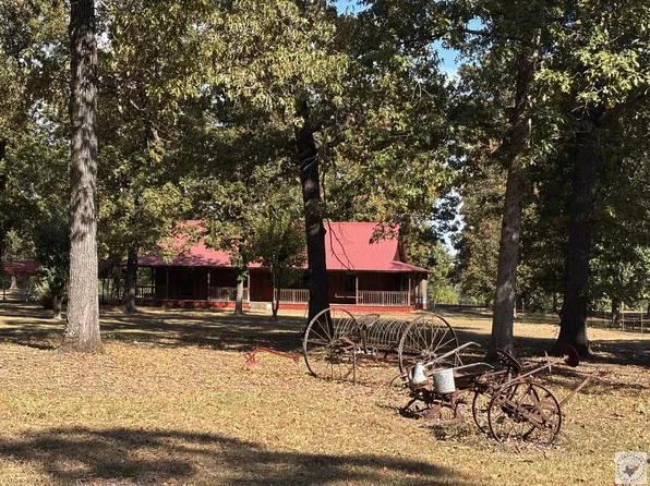 427 County Road 2201, Hooks, TX 75561
