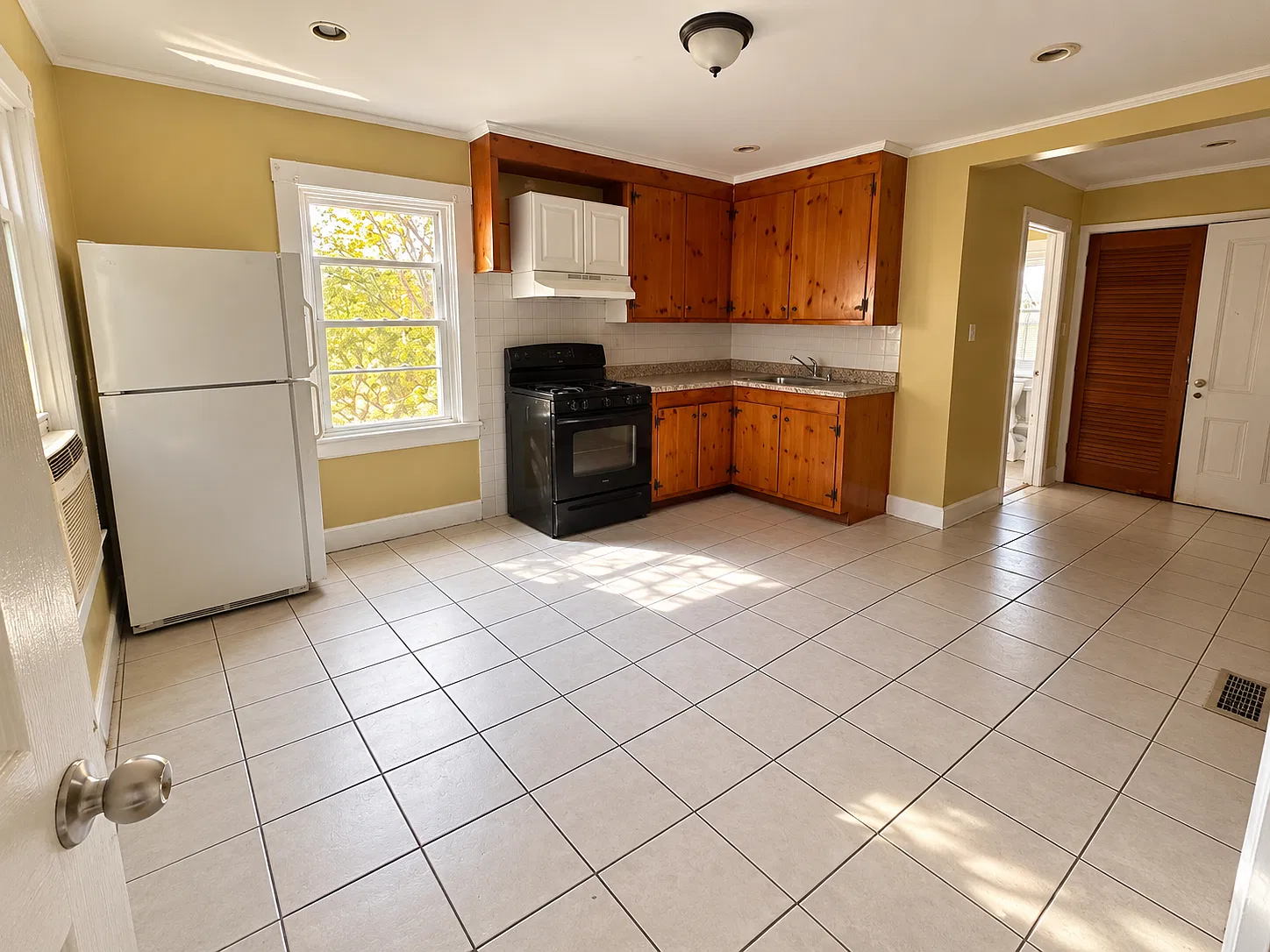 2 bed, 1500 sqft, $2,200 — Photo 2