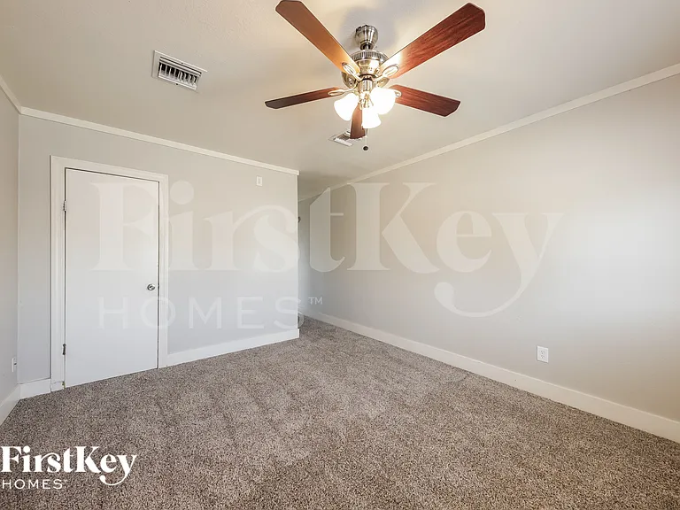 4745 W Morrow Dr — Photo 8