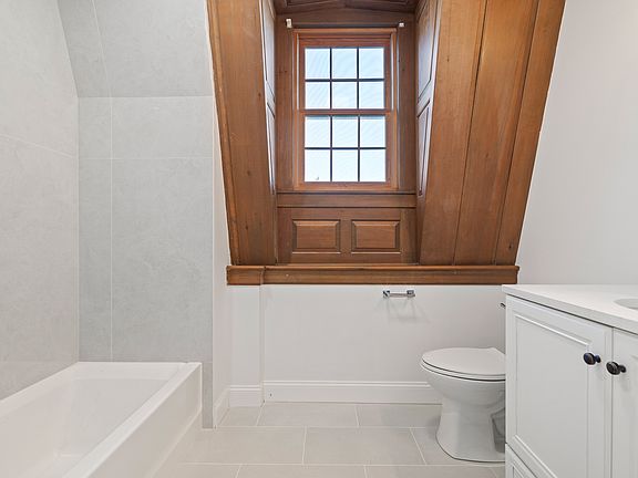 5th image of 19 Everett St #4