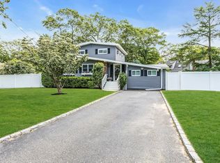 5 Tucker Dr, Bayport, NY 11705