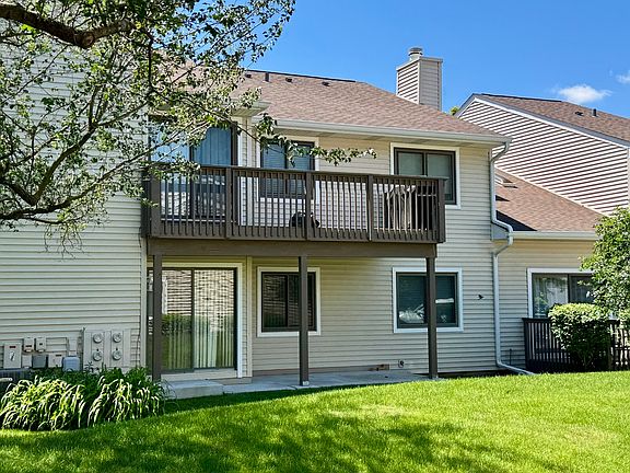 4th image of 1036 Pine Tree Cir N