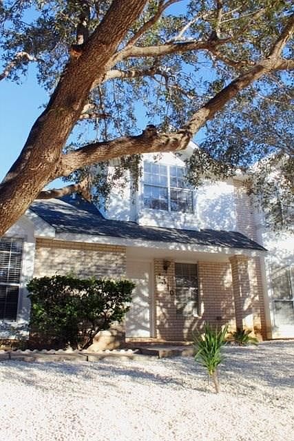 Elegant curb appeal