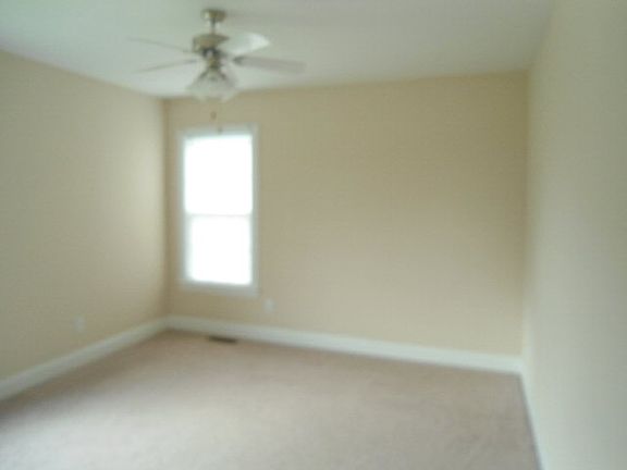 5th image of 102 Jarrett Ct